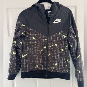 Nike Youth Windrunner Hooded Water Resistant Jacket Size Medium
